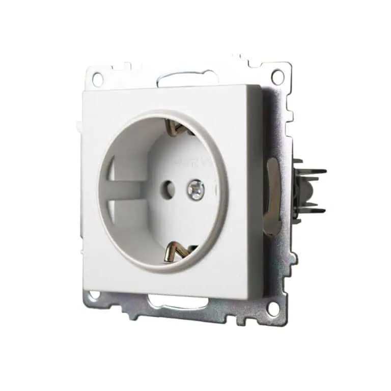 socket-white-3.jpg